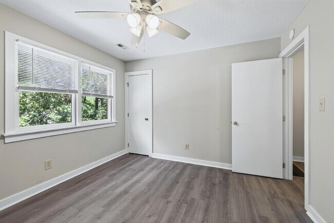 Building Photo - 5541 Kaplan Dr