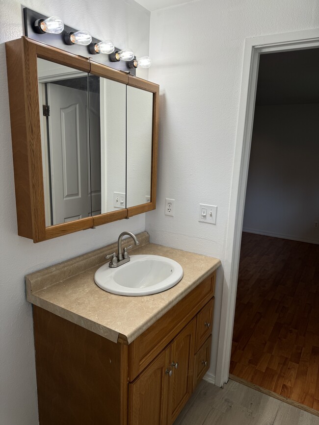 half bath in master bedroom - 94848 Ramblewood Ln