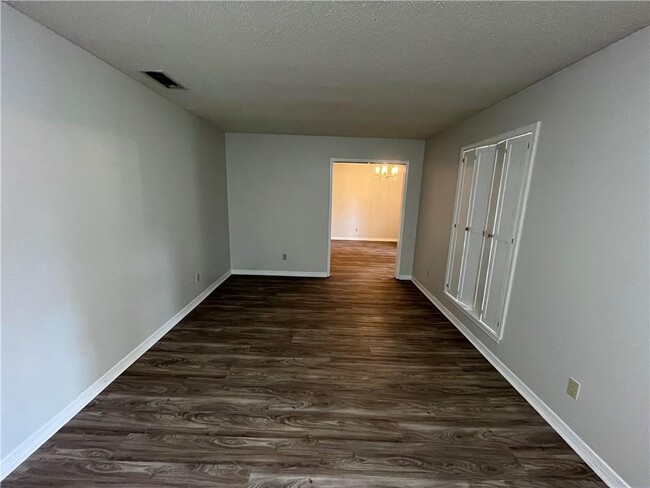 Building Photo - 562 Barcelona Dr