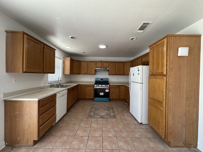 Building Photo - 6905 Singing Dunes Ln