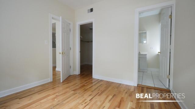 Building Photo - 1 bedroom in CHICAGO IL 60657