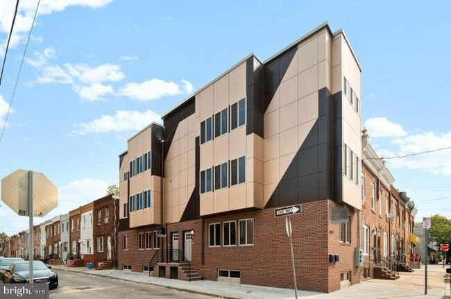 Building Photo - 2348 Mountain St