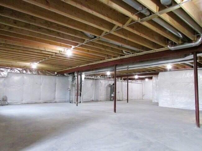 Building Photo - 981 Meadow Ln