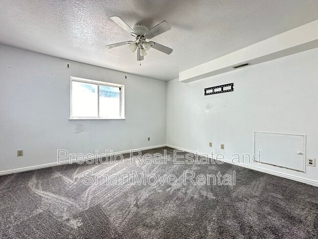 Building Photo - 1034 3350 N
