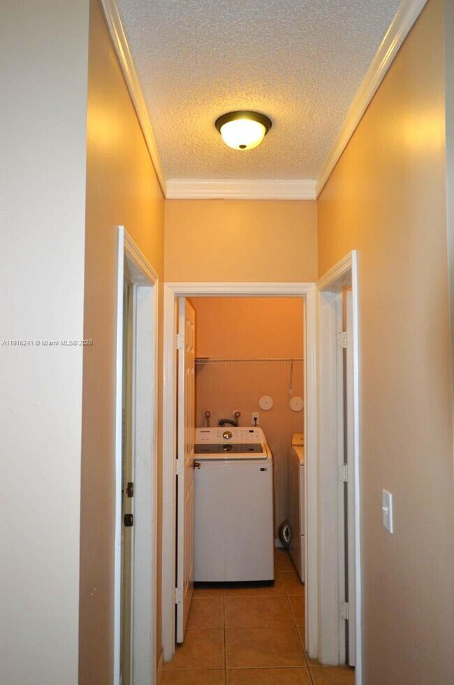 Building Photo - 2202 SE 17th Ave