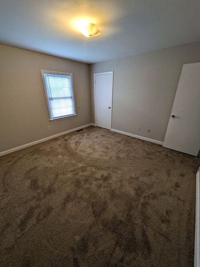 Building Photo - 2BD/1.5BA Unit in Hickory