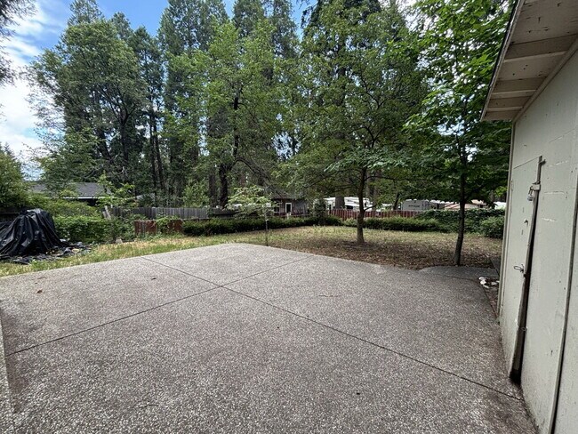 Building Photo - Private 3-bedroom home with fenced yard in Pollock Pines near amenities and Hwy-50!