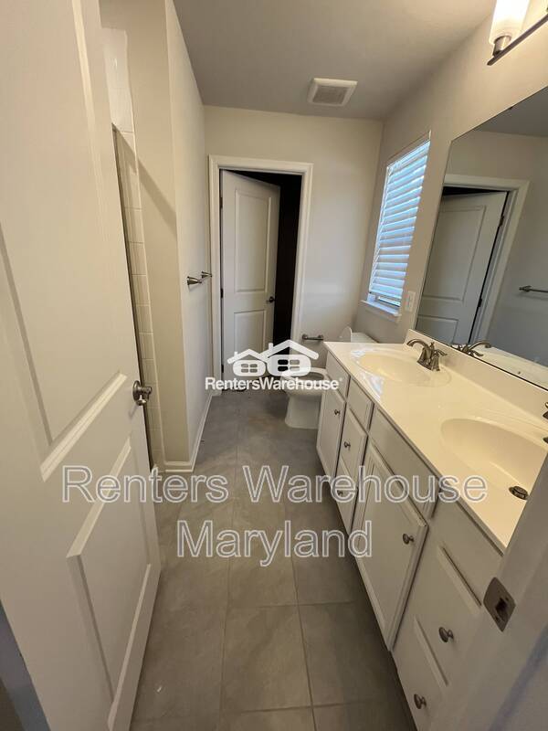 Building Photo - 201 S Macon St.