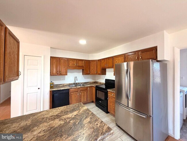 Building Photo - 9319 Devlins Grove Pl