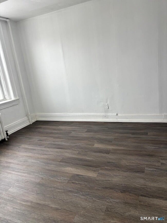 Building Photo - 86 Pequonnock St