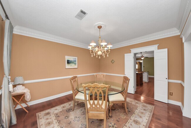 Building Photo - 5214 Norborne Ln
