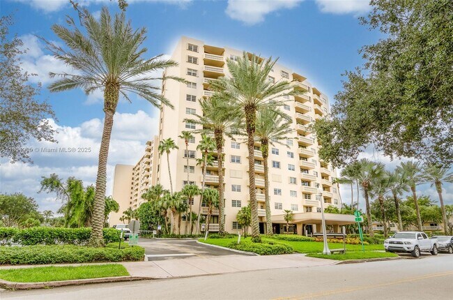 Building Photo - 90 Edgewater Dr