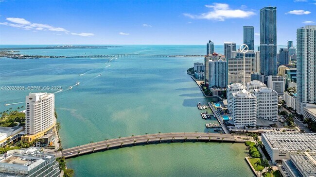 Building Photo - 801 Brickell Bay Dr