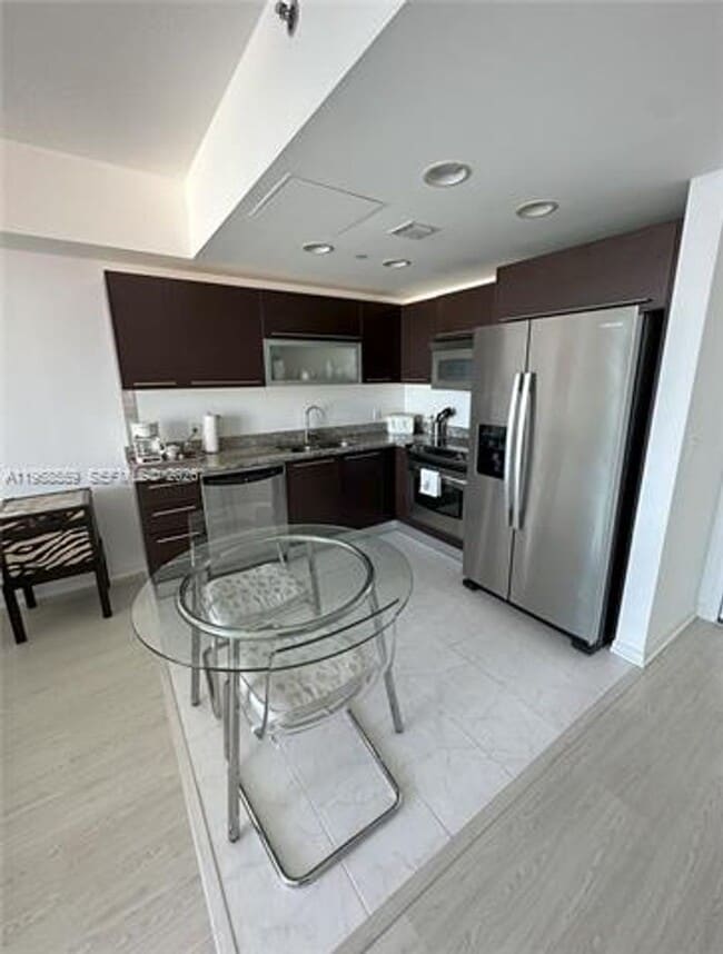 Building Photo - 951 Brickell Ave