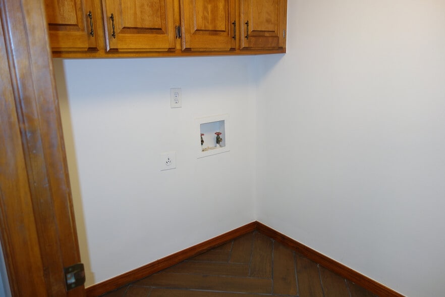 Laundry room with Washer/Dryer Hookups (gas option for dryer) - 7116 S Indianapolis Ave