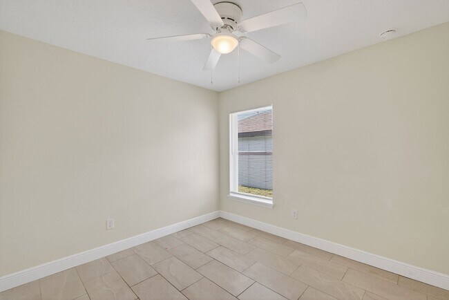 Building Photo - 116-118 DeWitt Ct