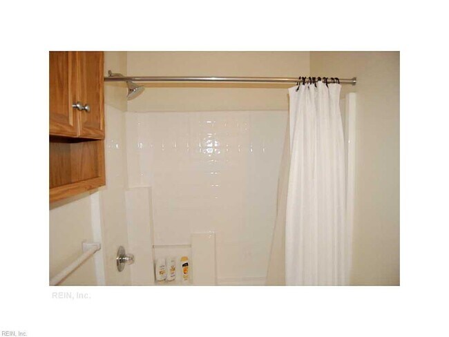 Building Photo - LAKE FRONT CONDO