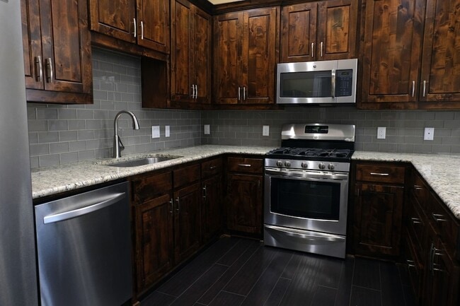 Building Photo - 3003 Allister St