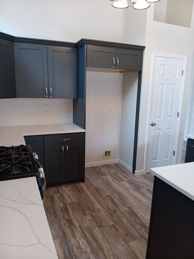 Building Photo - Spacious 4-bedroom, 2-bathroom home! Comin...