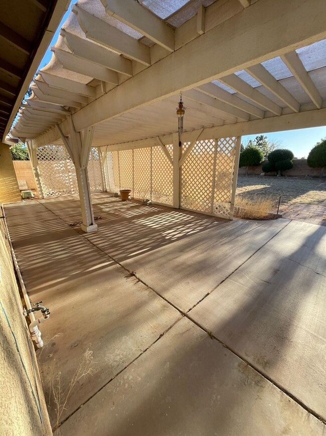 Building Photo - 4 BEDROOM APPLE VALLEY HOME