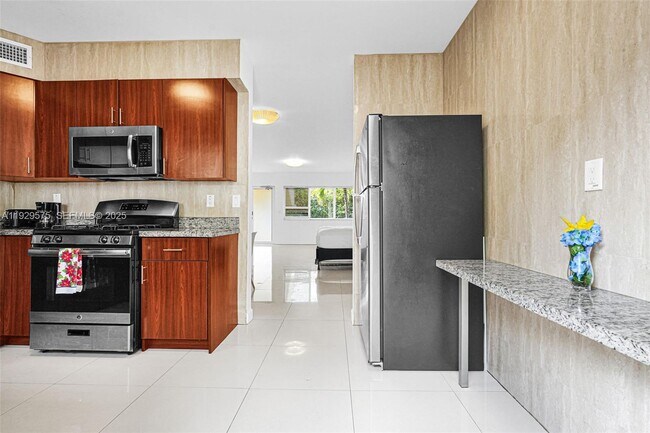 Building Photo - 1035 94th St