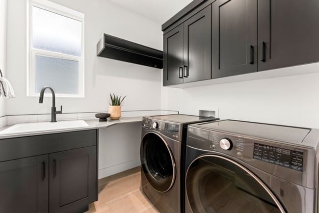 Building Photo - Modern Living in the Heart of Southeast Boise
