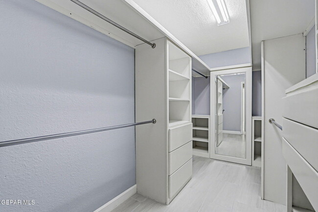 Building Photo - 6141 Sierra Valle Ln