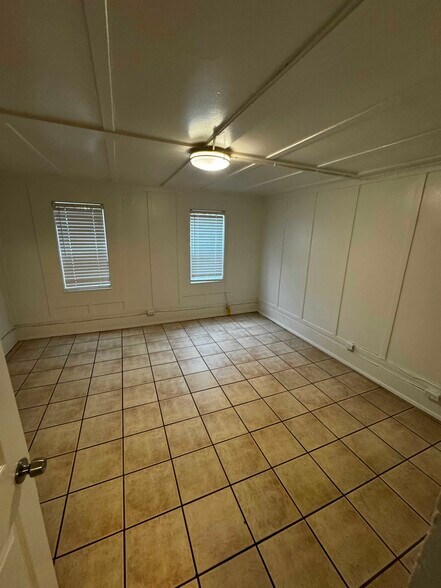 Building Photo - 939 Willow St