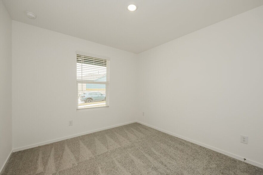 Building Photo - 10701 Revolver Dr