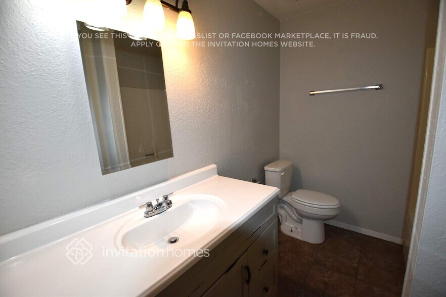 Building Photo - 3150 W Christy Dr