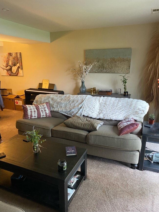 Building Photo - 815 Irvine Rd