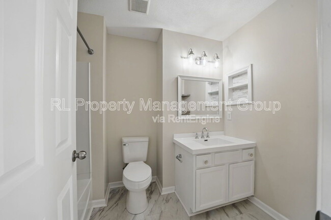 Building Photo - 646 Grove Cir