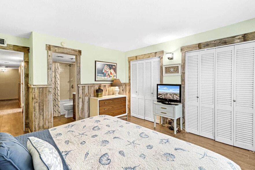 Building Photo - 1421 Eleventh Street-SI ID1023214P