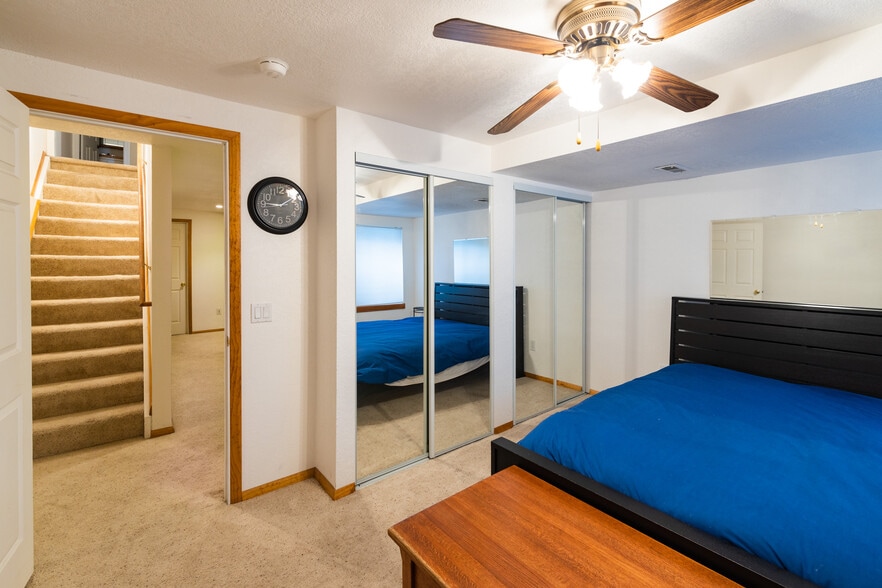 Building Photo - 11530 W 70th Plz