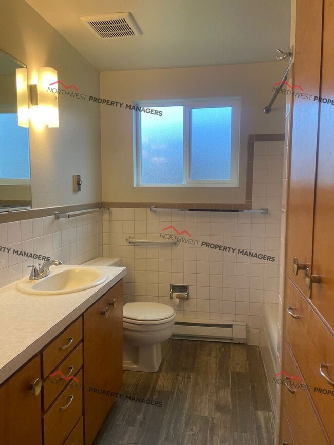 Building Photo - r259