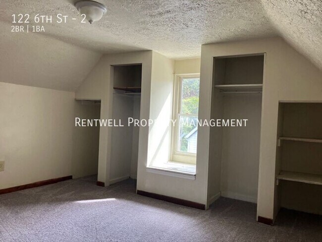 Building Photo - 122 6th St