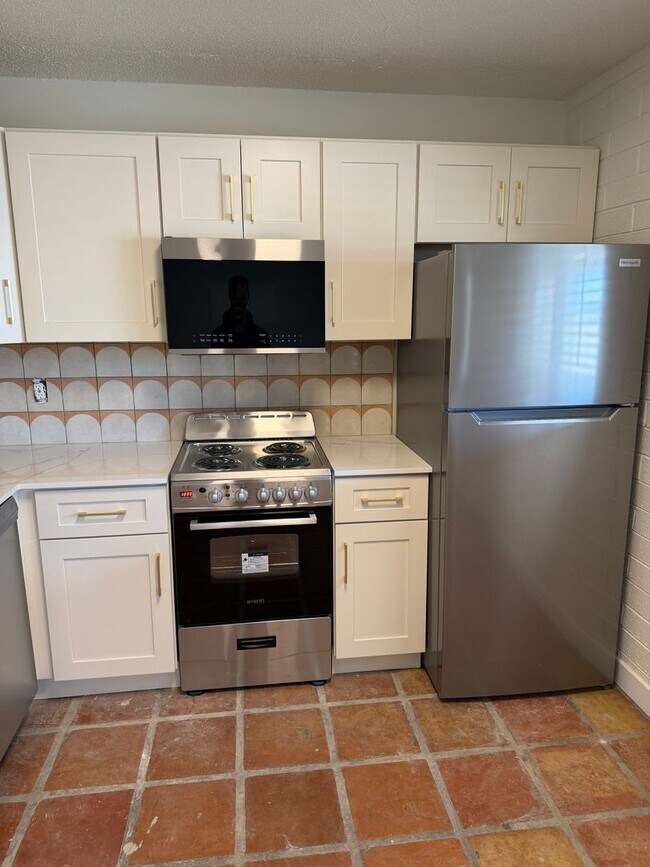 Building Photo - 817 S Melody Ln