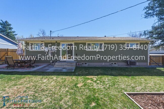 Building Photo - 260 Everett Dr