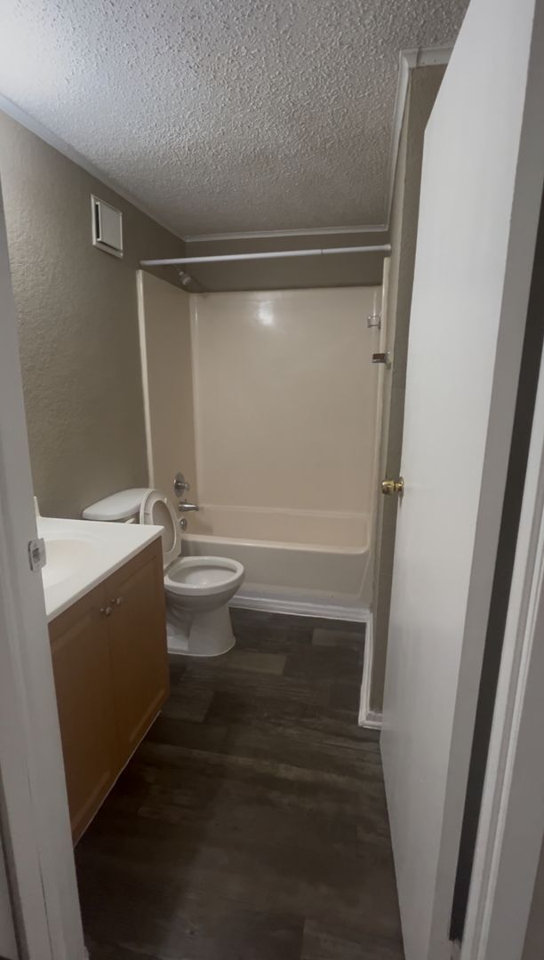 Building Photo - The Perfect Location. The Best Price. 1 Mo...