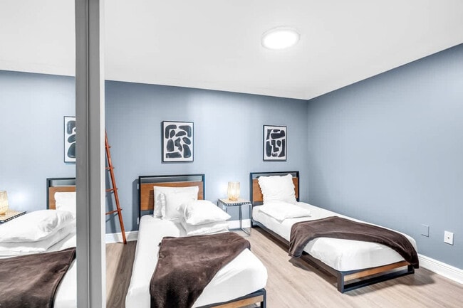 Building Photo - 6345 Collins Ave