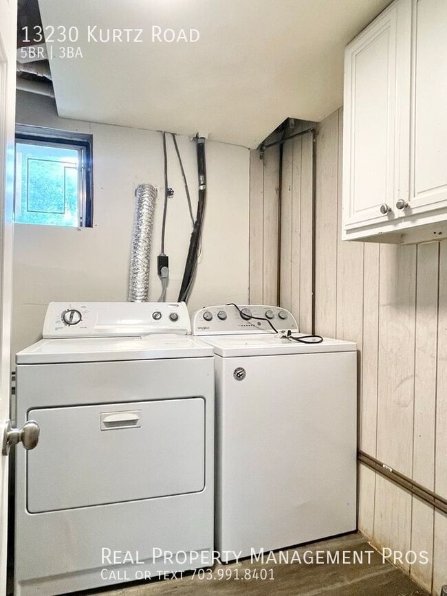 Building Photo - FIVE BEDROOM THREE FULL BATH!  UPDATES GAL...