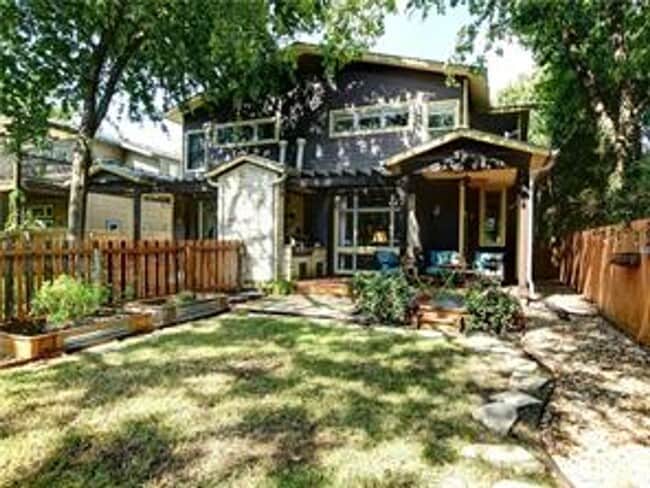 Building Photo - 804 E 47th St