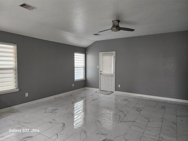 Building Photo - 21007 Whitehaven Bluff Trail