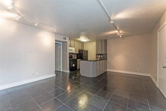 Building Photo - 420 W Alabama St