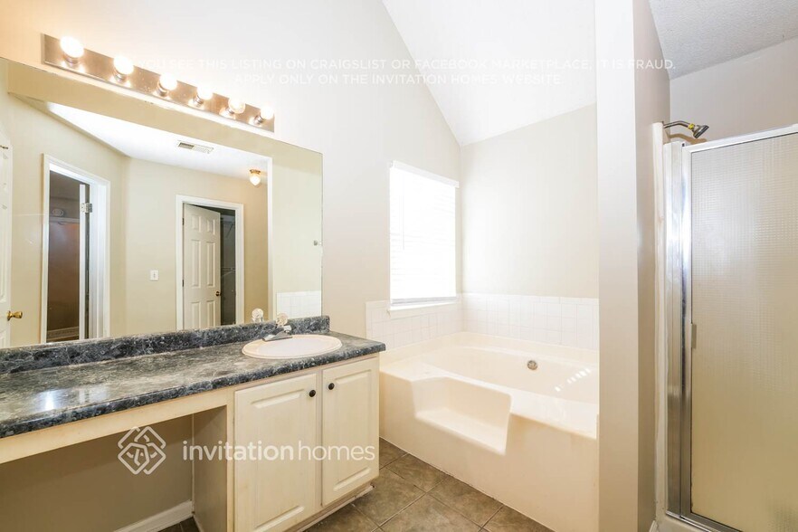 Building Photo - 489 Lakewater Estates Dr