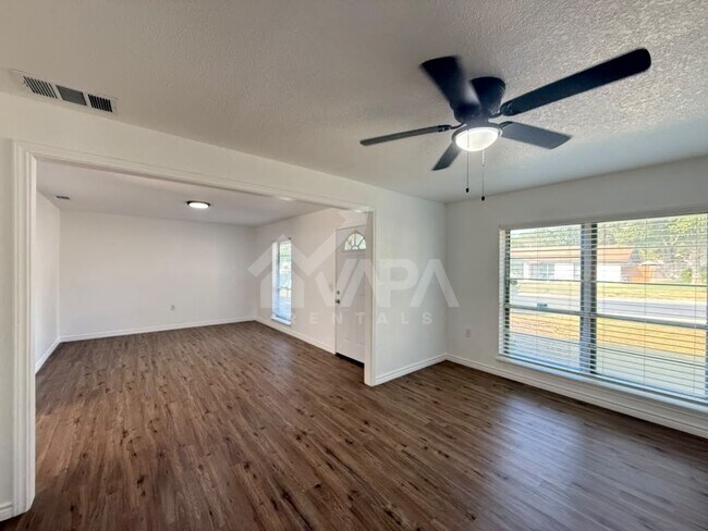 Building Photo - 4322 Las Cruces St