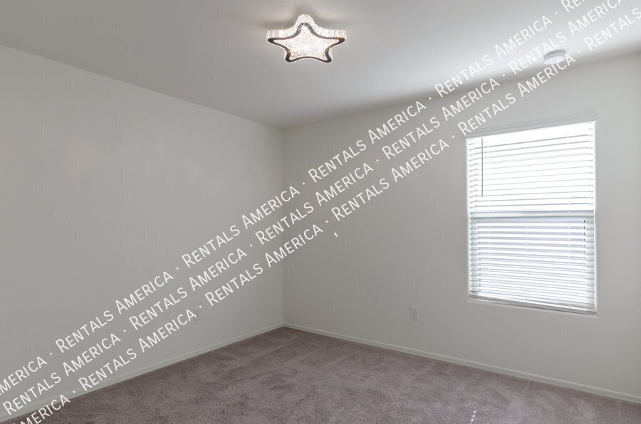 Building Photo - 9221 N Peridot Vis Ave