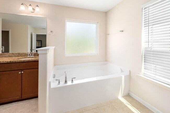 Building Photo - 174 Coral Dr