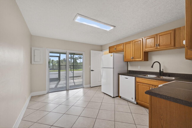 Building Photo - 8729 SE Hobe Ridge Ave