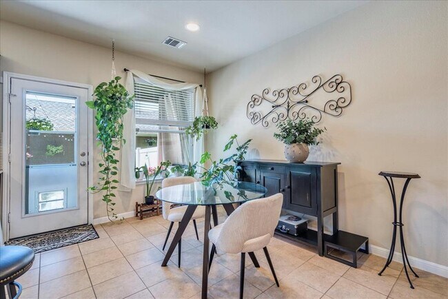 Building Photo - 712 Lost Pines Ln